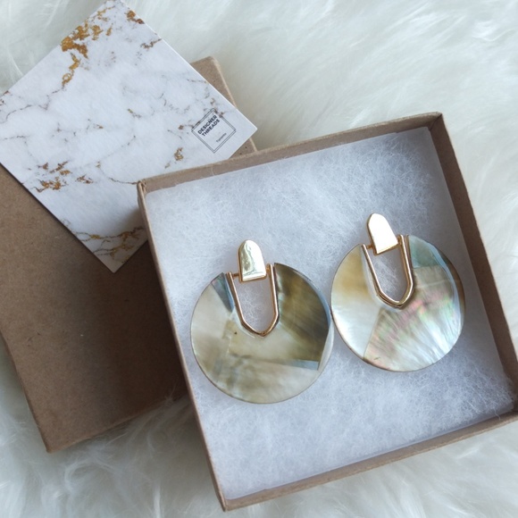 Jewelry - Disc Shape Goldtone Earrings - Black Lip Shell